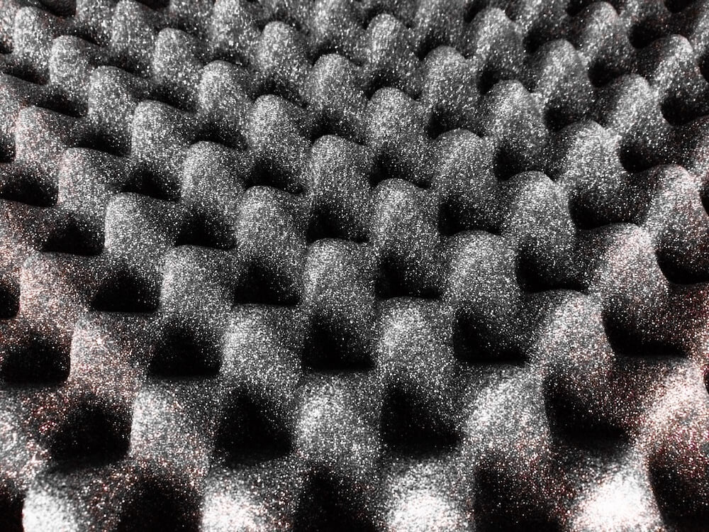 Pianka wygłuszająca na ściany, sufit i drzwi - kompleksowe podejście do wyciszenia