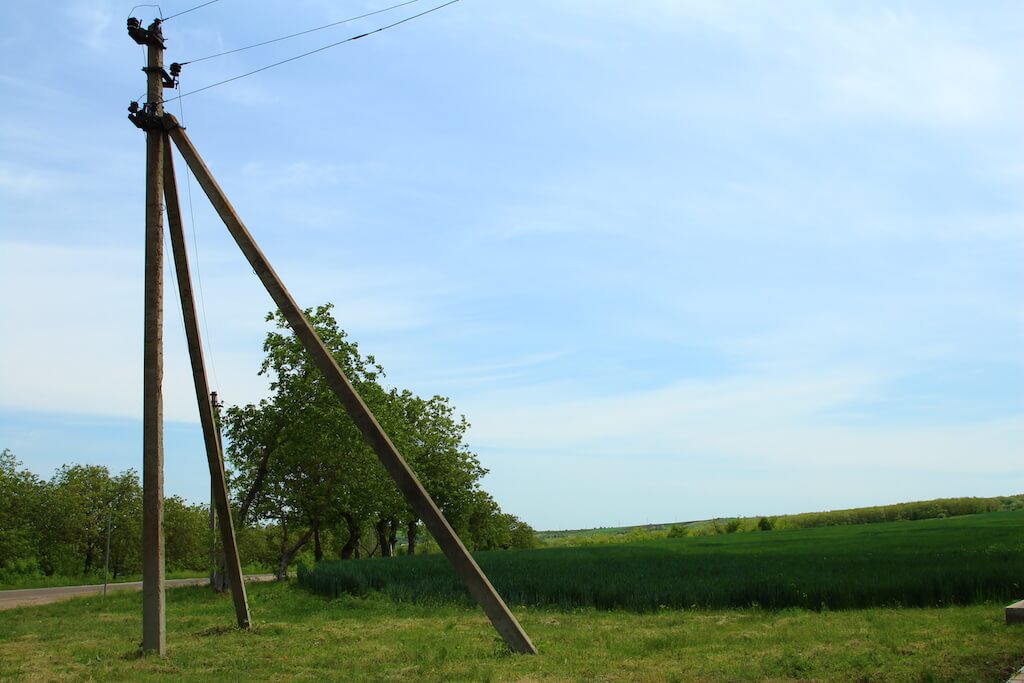 Przebieg linii energetycznej przez moją działkę, konsekwencje prawne i możliwe roszczenia