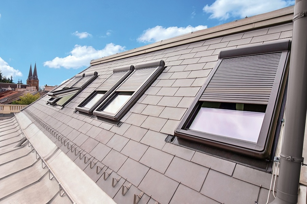 Chłodne poddasze w środku lata: dlaczego osłony zewnętrzne to najskuteczniejsza ochrona przed upałem?