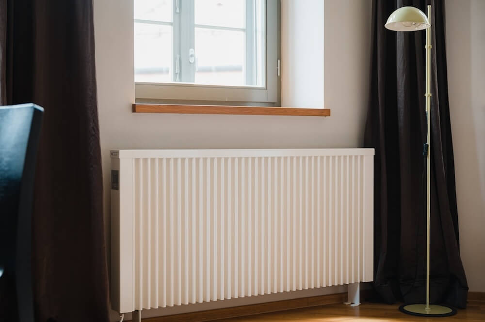 Którą technikę grzewczą i sanitarną wybrać do renowacji przedwojennej kamienicy?
