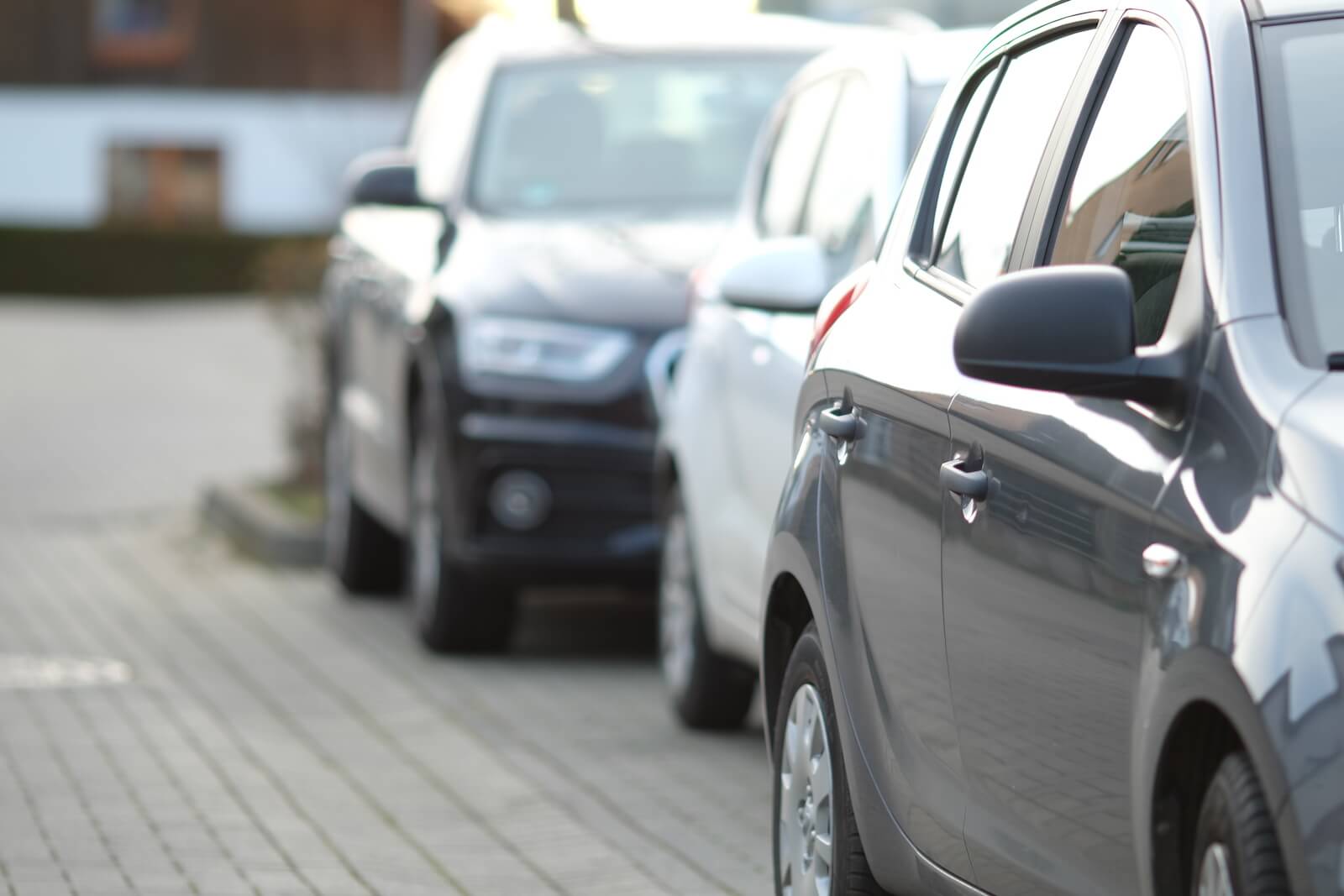 Sklep w pasie drogowym - problem z parkingiem dla klientów