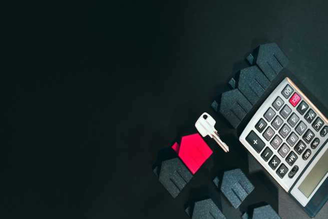 Egzekucja komornicza z nieruchomości - jak przebiega i kiedy następuje?