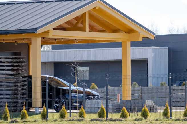 Wiata przerobiona na budynek, przepisy prawa budowlanego i możliwości działania