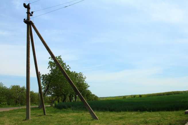 Przebieg linii energetycznej przez moją działkę, konsekwencje prawne i możliwe roszczenia