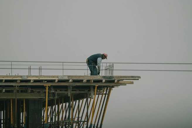 Zmiany w trakcie budowy - kiedy wymagają aneksu do umowy