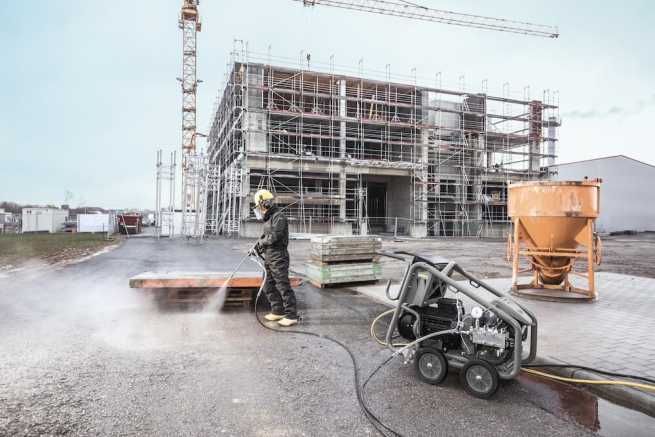 Utrzymanie porządku na placu budowy - realny wpływ na bezpieczeństwo i koszty pracy