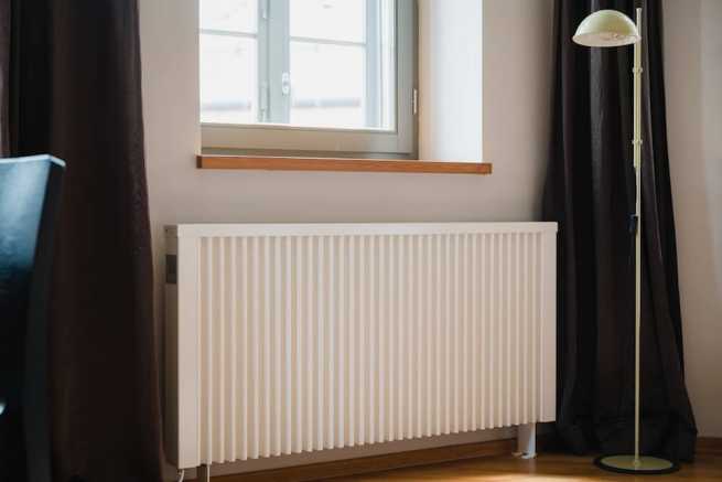 Którą technikę grzewczą i sanitarną wybrać do renowacji przedwojennej kamienicy?