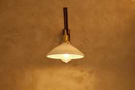 Kiedy kinkiet to dobry wybór? W jakich pomieszczeniach najlepiej się sprawdza?