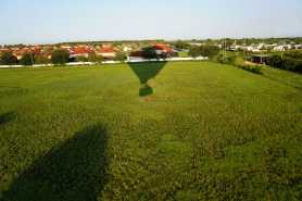 Działka rolna w granicach miasta a brak możliwości zabudowy, co może zrobić właściciel?